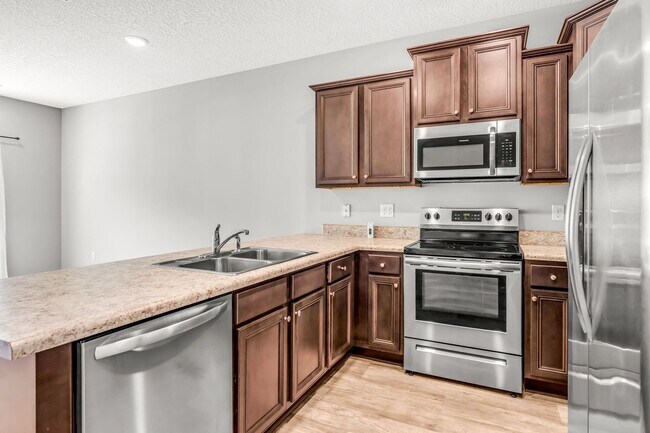 Building Photo - Newer 3 Bed/2.5 Bath Townhome with Modern ...