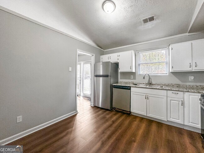 Building Photo - 7090 Birling Dr