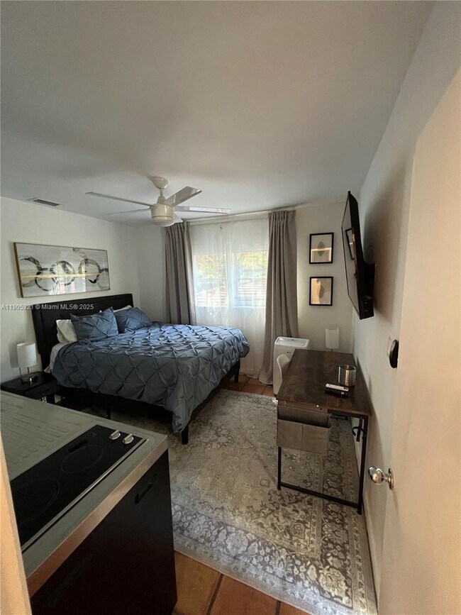 Building Photo - 312 NE 16th Terrace