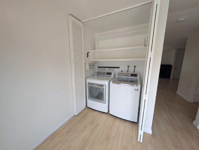 Building Photo - MOVE-IN READY - SPACIOUS 2-BEDROOM TOWNHOM...