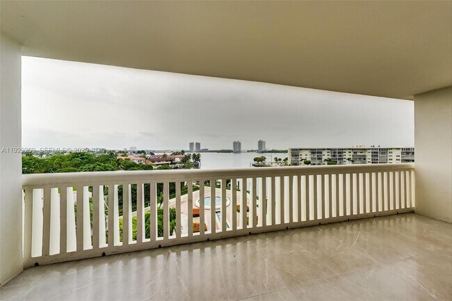 Building Photo - 1000 W Island Blvd