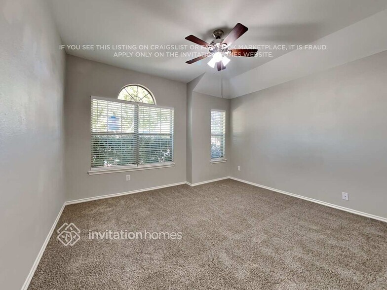 Building Photo - 8824 King Ranch Dr