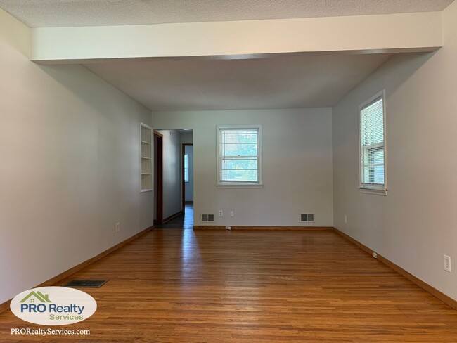 Building Photo - 4 Bedroom Home One Block from Medicine Lake