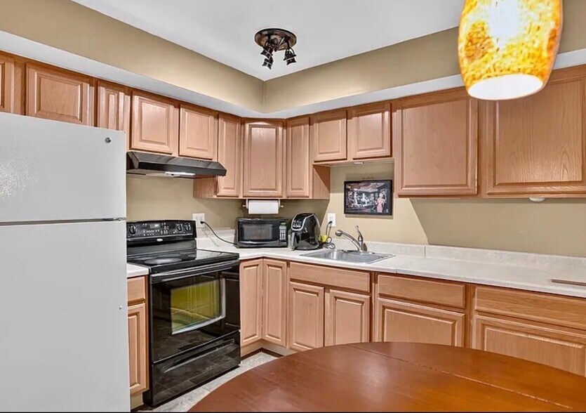 Building Photo - 903 Berwyck Ct