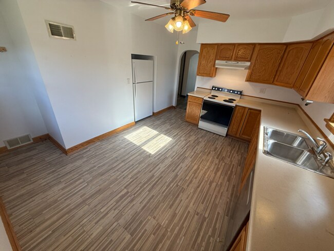 Building Photo - Caleb Hyatt - Tenant Placement