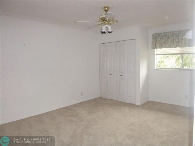 Building Photo - 7426 Pinewalk Dr S