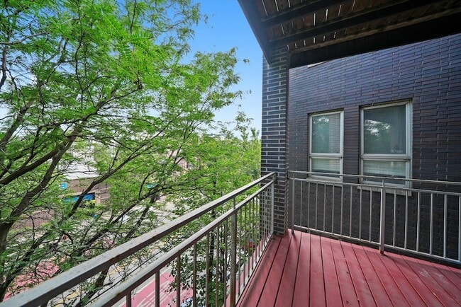Building Photo - 2629 W Chicago Ave