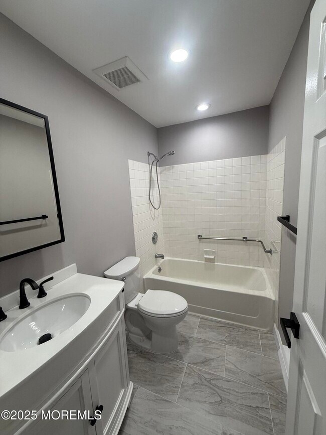 Building Photo - 572B Nutley Dr