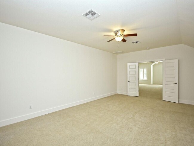 Building Photo - 18 N Peak Rd
