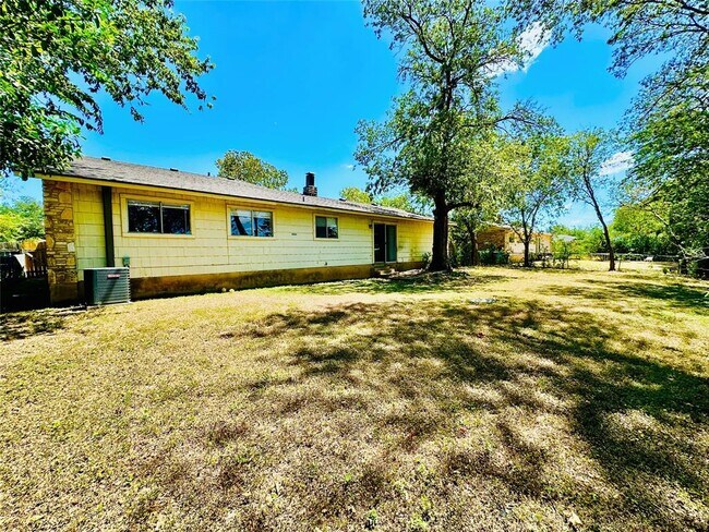 Building Photo - 12310 Willow Wild Dr