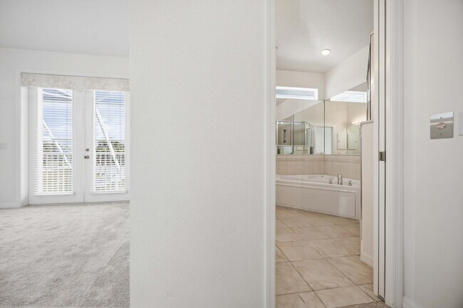 Building Photo - "Spacious 4-Bedroom Retreat with 3 Full Baths in Rotonda West Pinehurst!"