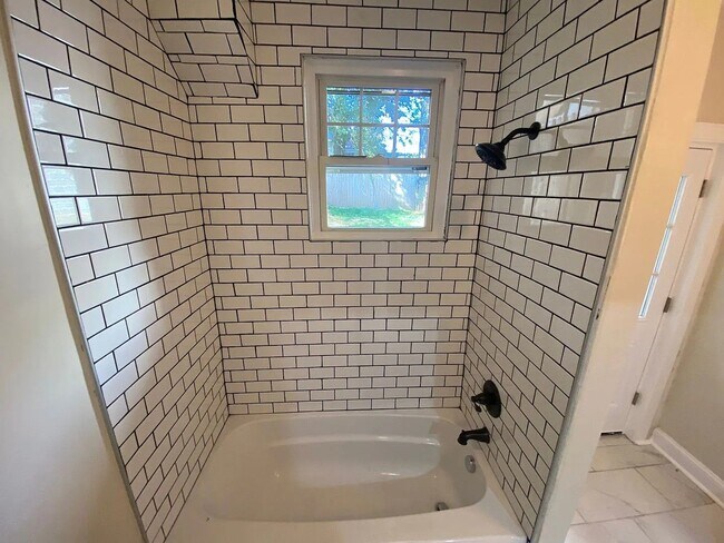 Building Photo - Stylish 3-Bedroom 2.5 Bath Available in Lancaster City