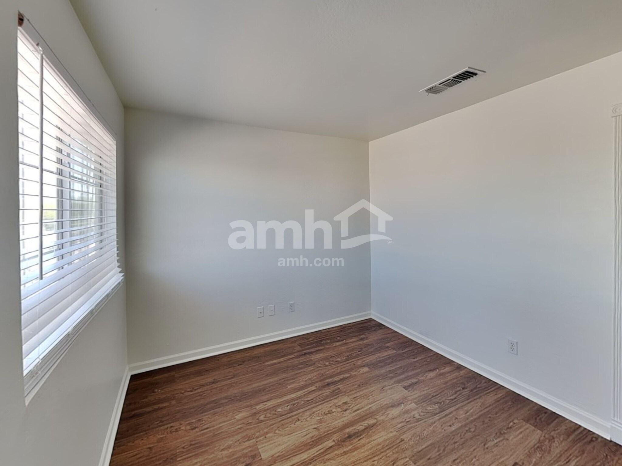 Building Photo - 11801 N Olive St