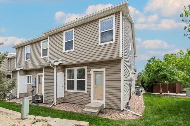 Building Photo - Well-Maintained 3-Bedroom Townhome with Central A/C and Open Layout