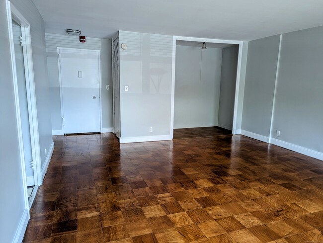 Building Photo - 80 Cartright St