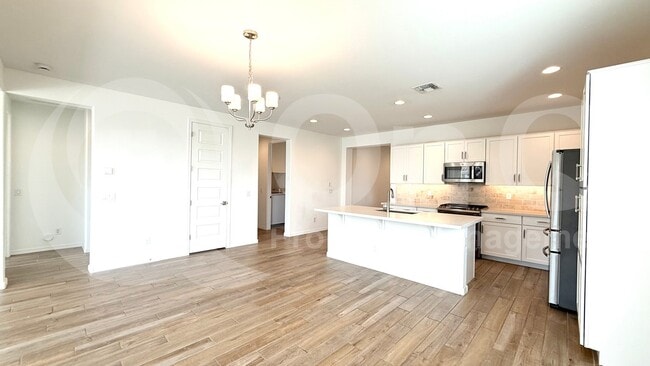 Building Photo - 14765 W Sand Hills Rd