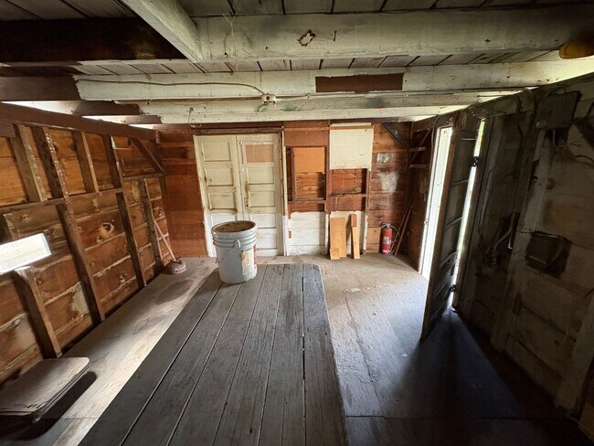 Building Photo - Charming Exeter Home Near Shopping Center ...