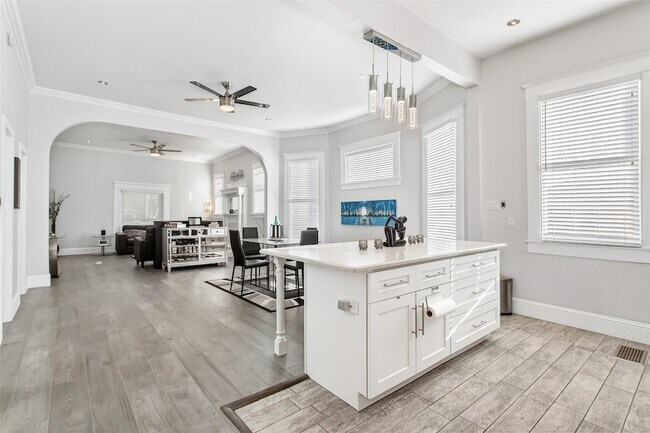 Building Photo - 4719 Junius St