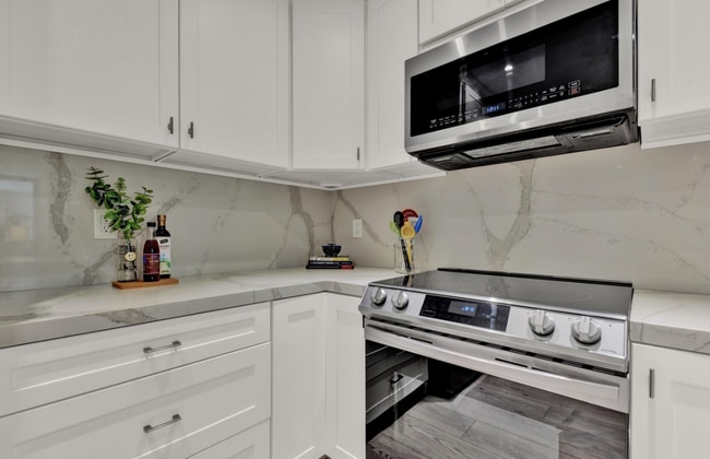 Building Photo - 750 State St