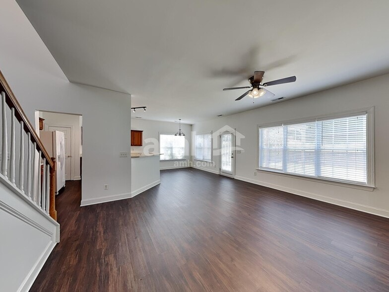 Building Photo - 2016 Sentinel Dr