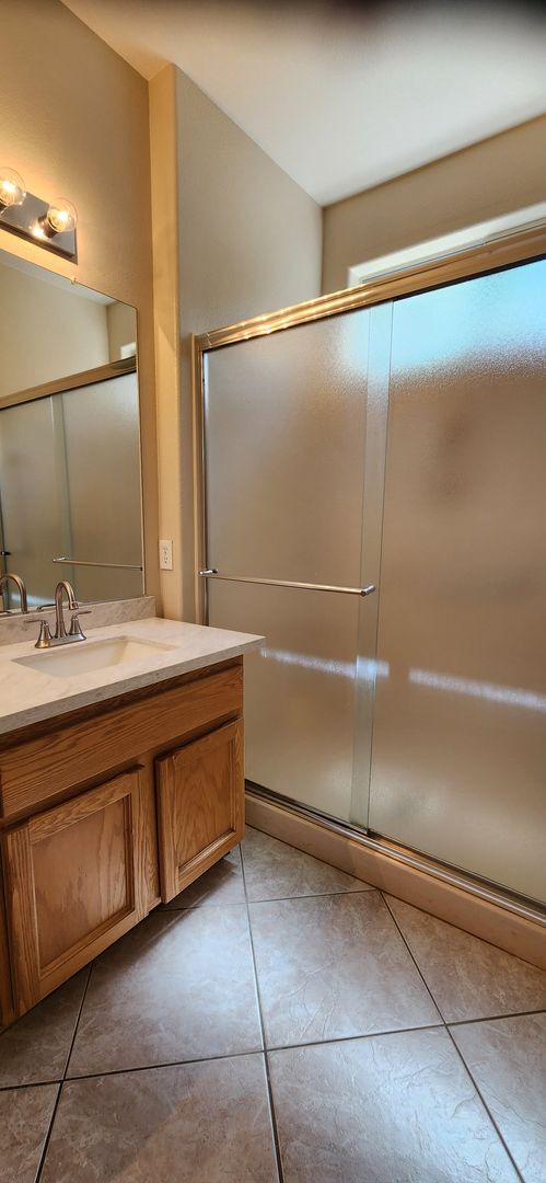 Building Photo - FRESHLY PAINTED 2 Bedroom Patio Home in Ag...