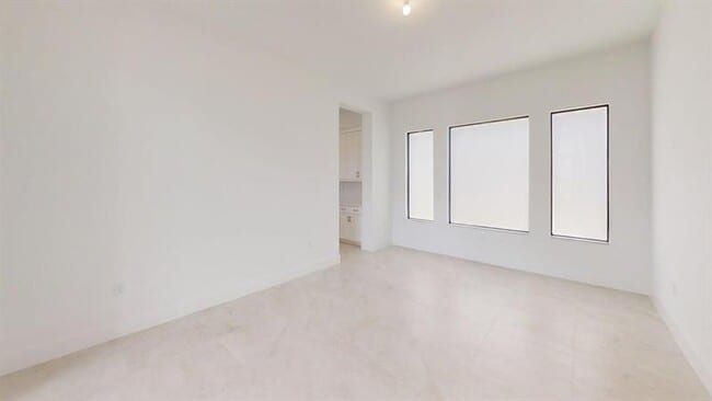 Building Photo - 8299 Essex Country Clb Dr