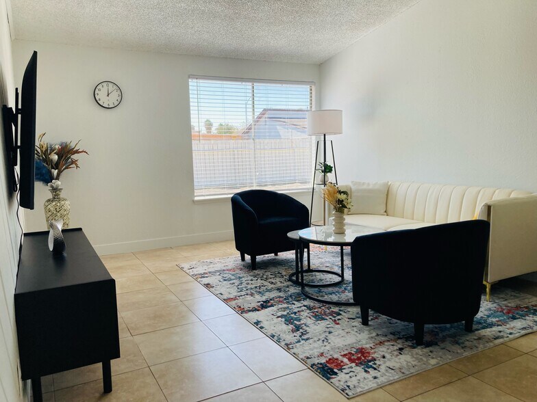 Building Photo - 3909 Montebello Ave