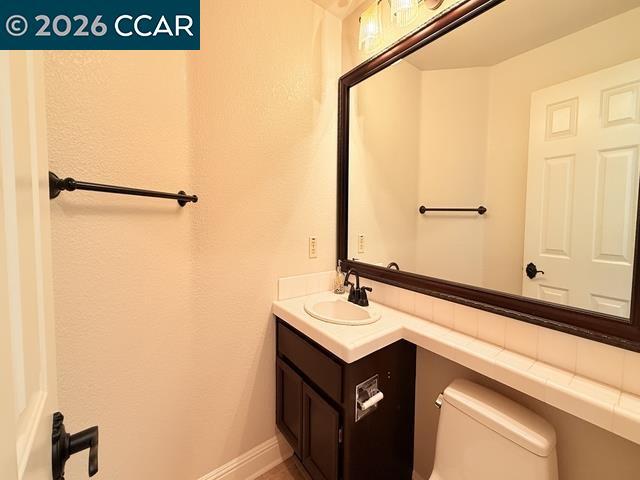 Building Photo - 6220 Lakeview Cir