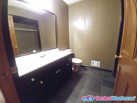 Building Photo - 891 Providence Dr