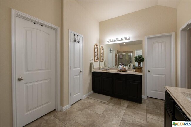 Building Photo - 5633 Briar Fld