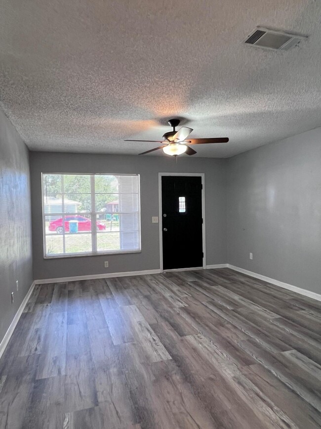 Building Photo - 2467 Mercury Dr