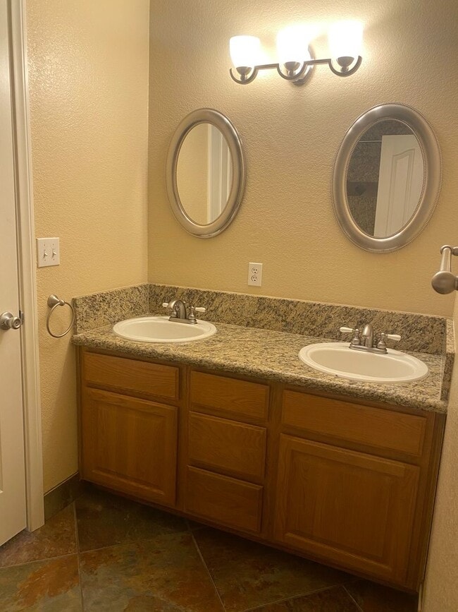 Building Photo - Single Story 4 Bedroom on 1/2 Acre Lot w/ Pool & Spa!
