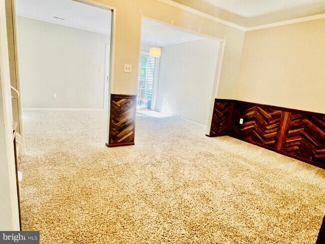 Building Photo - 4704 S Park Ct