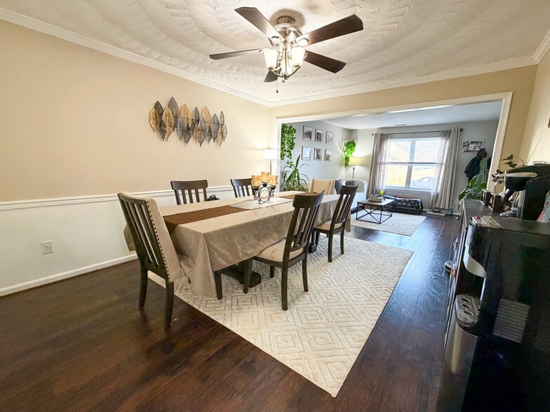 Building Photo - 2316 Eagle Dr