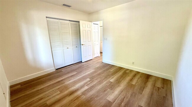 Building Photo - 110 NW 70th St