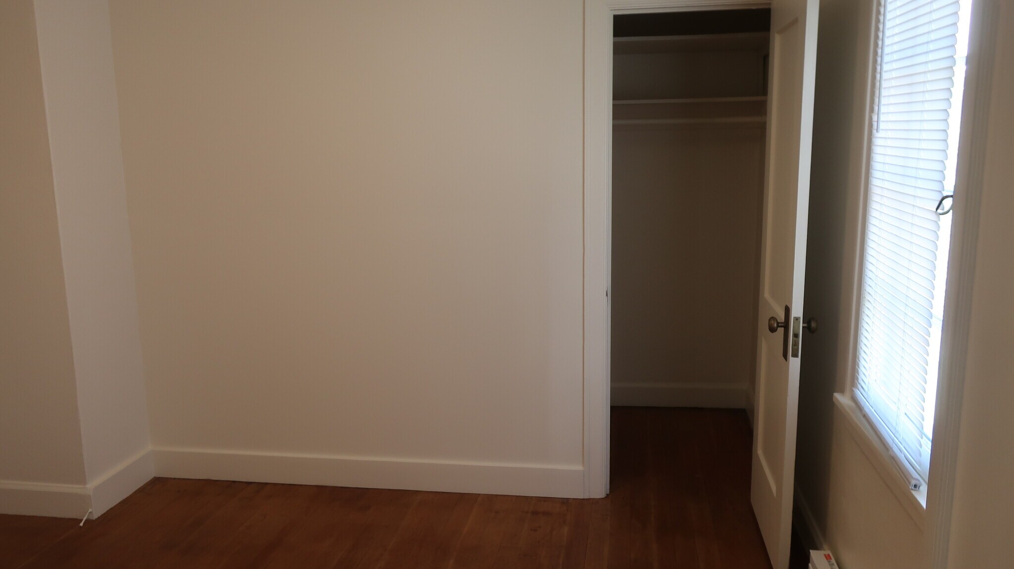 Building Photo - 535 Yakima St