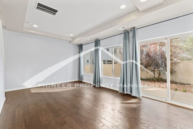 Building Photo - 6684 Thicket Pass Ln