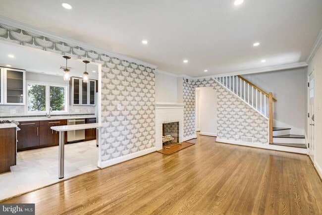 Building Photo - 740 Upland Pl