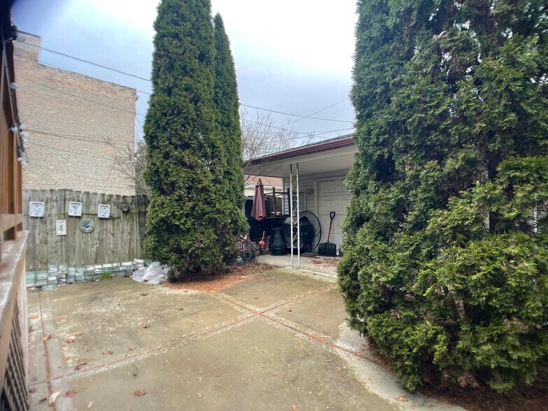 Building Photo - 3721 W Belden Ave