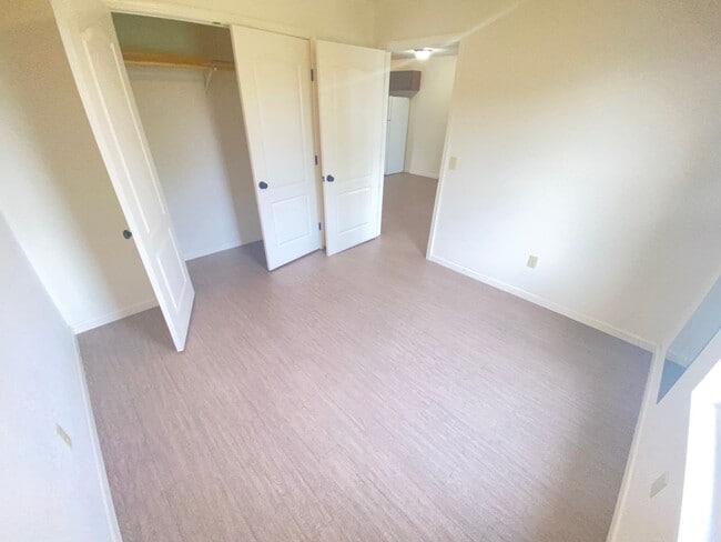 Building Photo - For Lease - 2 Bed, 1 Bath, 950sqft Duplex ...