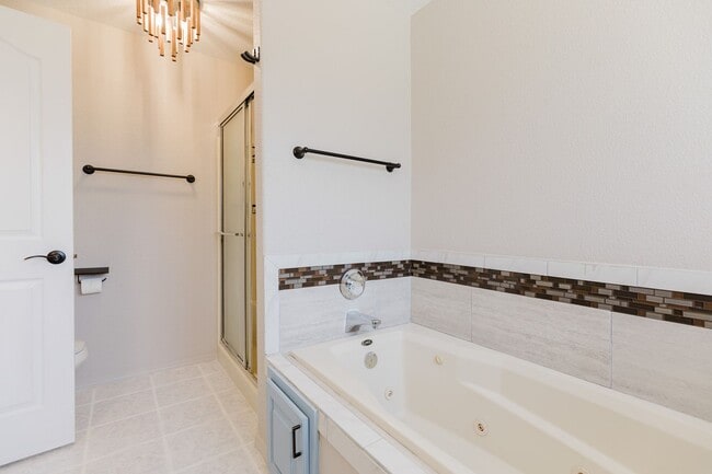 Building Photo - MOVE IN SPECIAL: $500 off the First Month ...