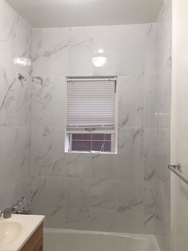 Building Photo - Huge One Bedroom with great light!  Newly ...