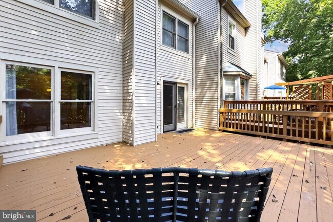 Building Photo - 5719 Oakshore Ct
