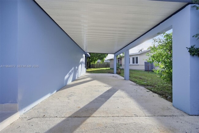 Building Photo - 3548 SW 16th Ct