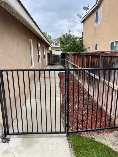 Building Photo - 5220 Holstein St