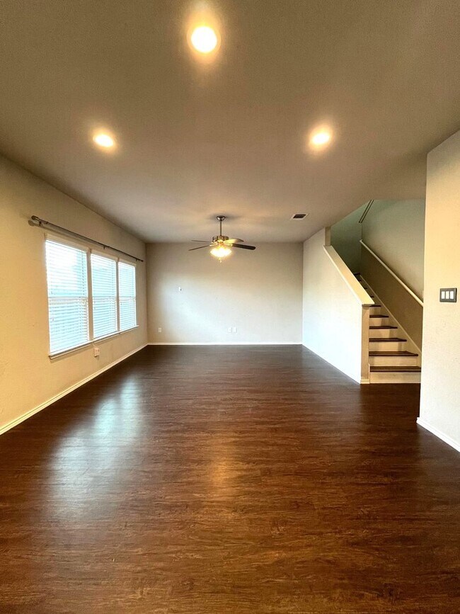 Building Photo - 10011 Raspberry Oak