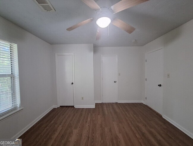 Building Photo - 6562 Carriage Ln