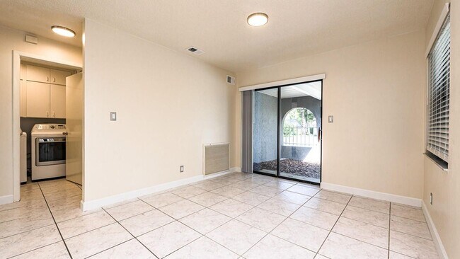 Building Photo - 4 Baywood Dr