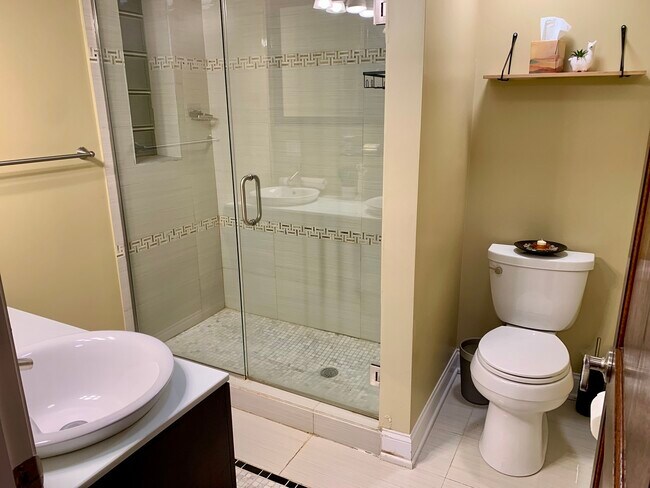 Building Photo - 11 Woodridge Dr