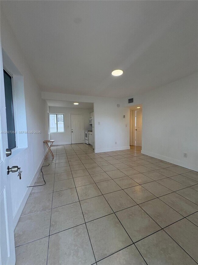 Building Photo - 1130 NW 76th St
